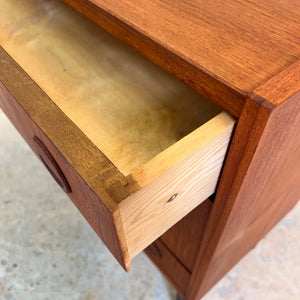 Kommode Teak mit runden Griffmulden aus Dänemark