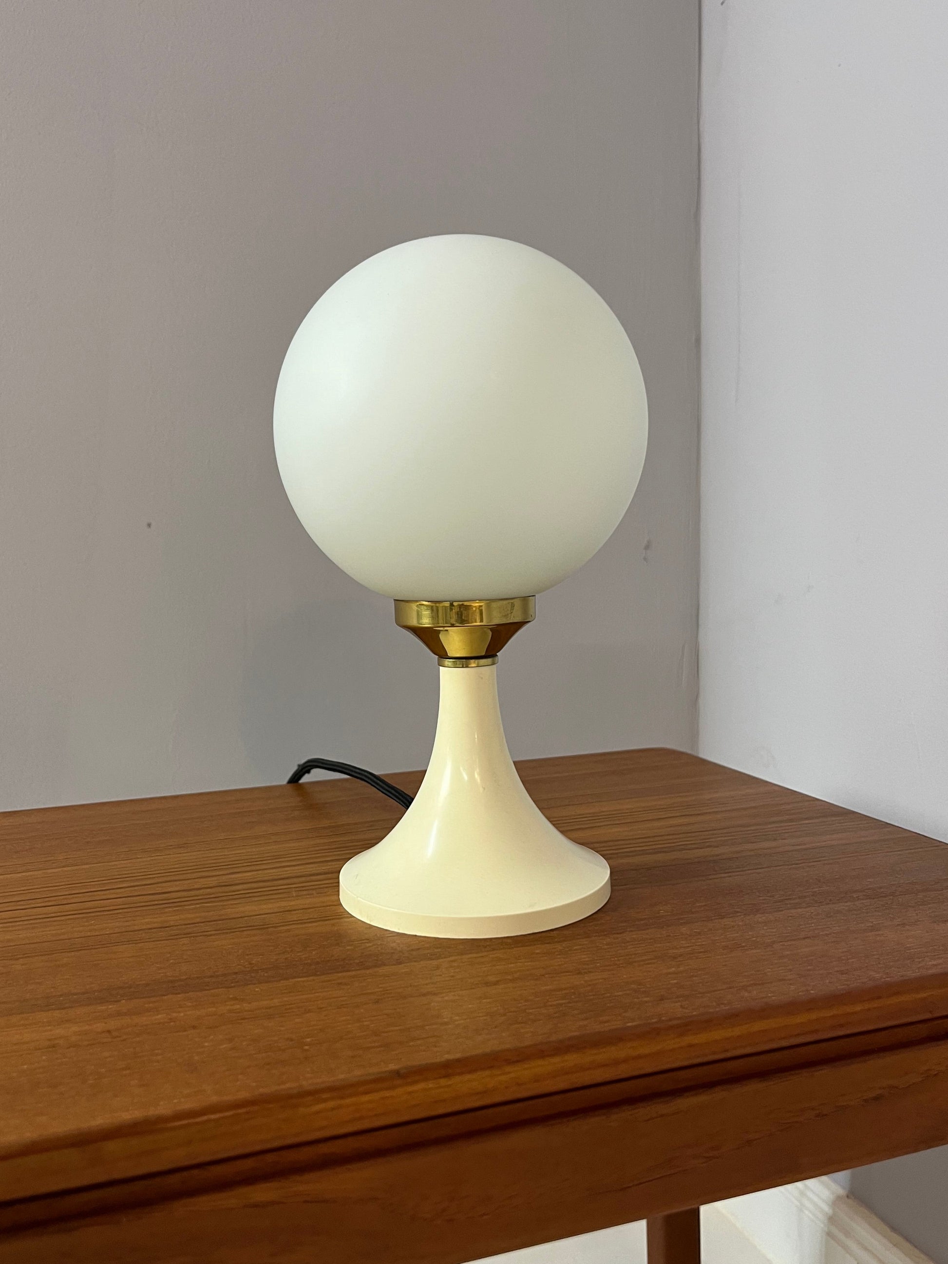 Kugeltischlampe Creme Messing von ETS Moderne Leuchten