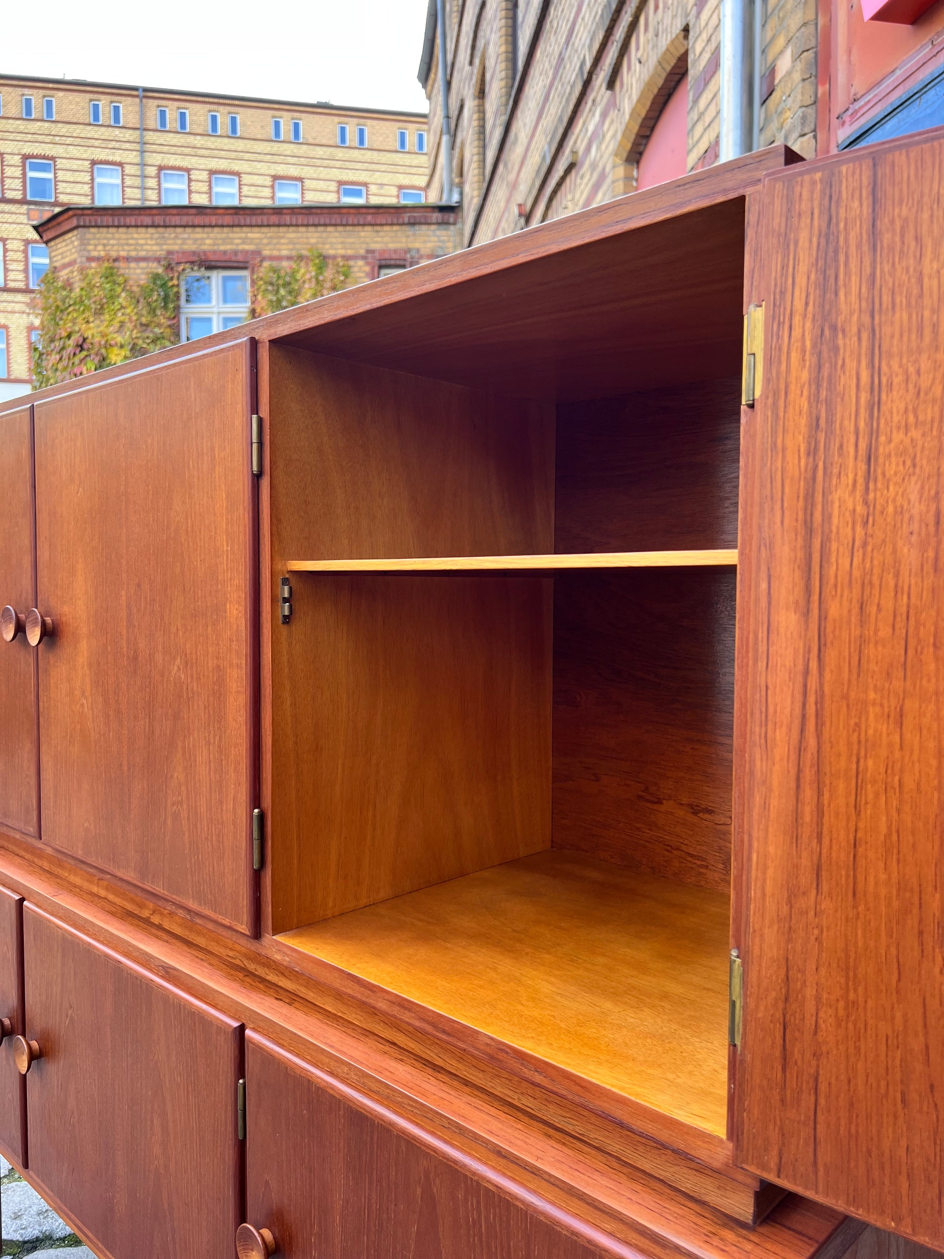 Highboard Teak mit runden Griffen