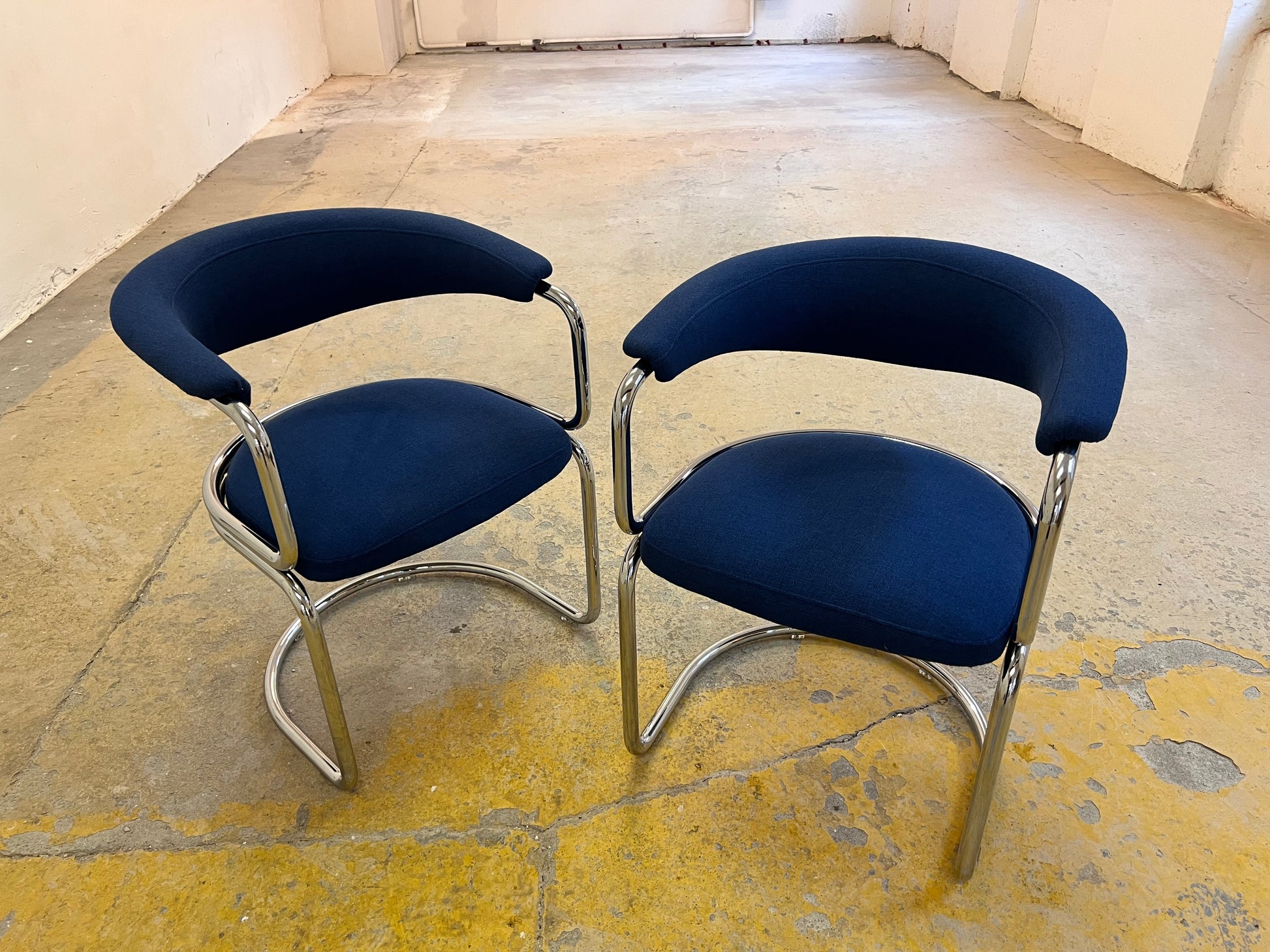 Freischwinger blau Chrom neu gepolstert