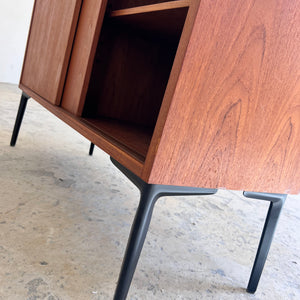 Schrank Teak mit Schiebetüren aus Dänemark