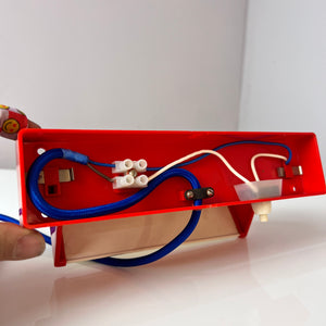 Wandleuchte rot gold von Lyfa Dänemark