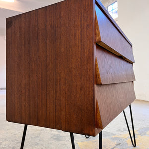 Kommode Nachtschrank Teak auf Hairpinlegs aus Dänemark
