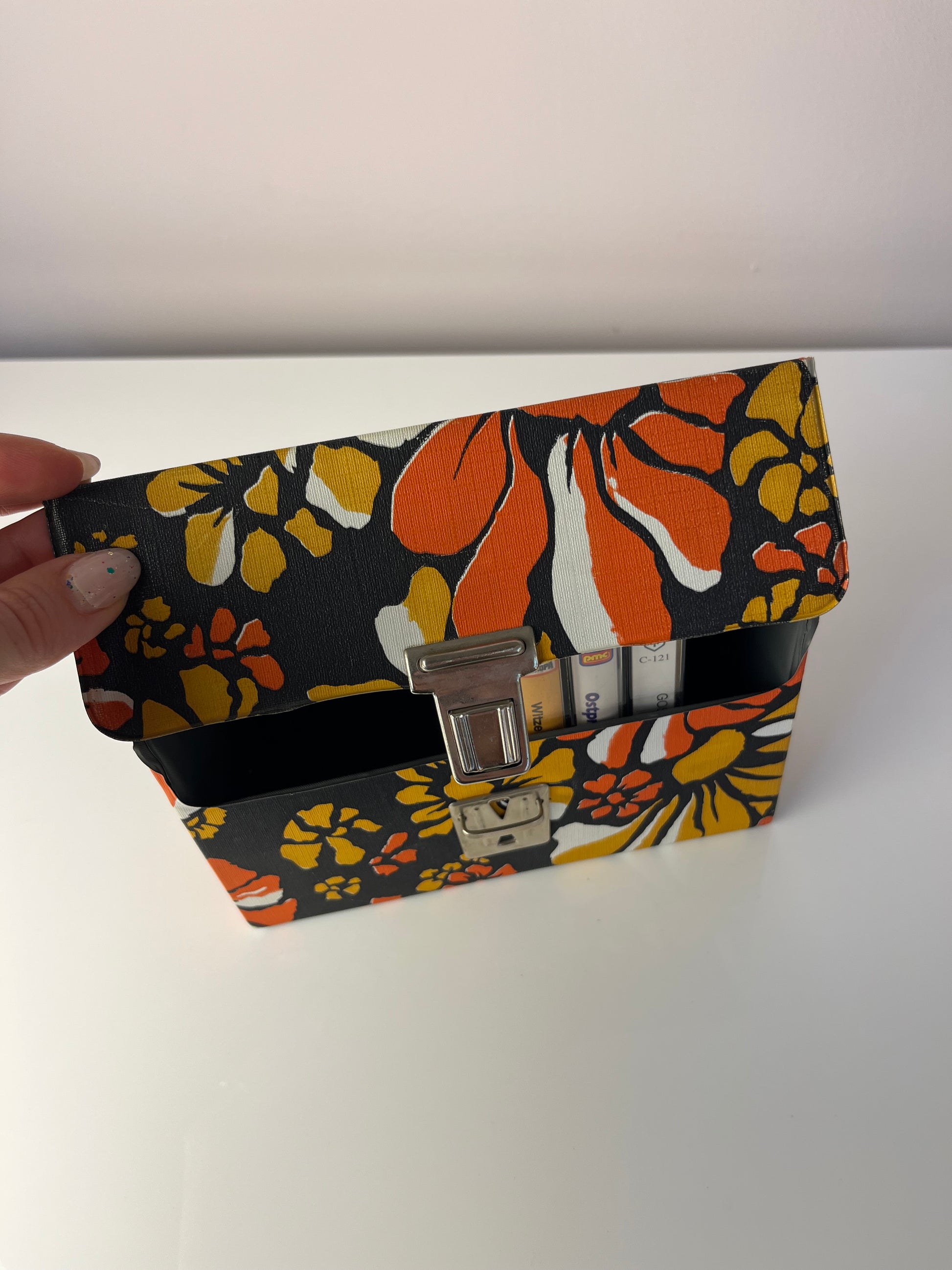 Aufbewahrungsbox für Kassetten orange braun gelb