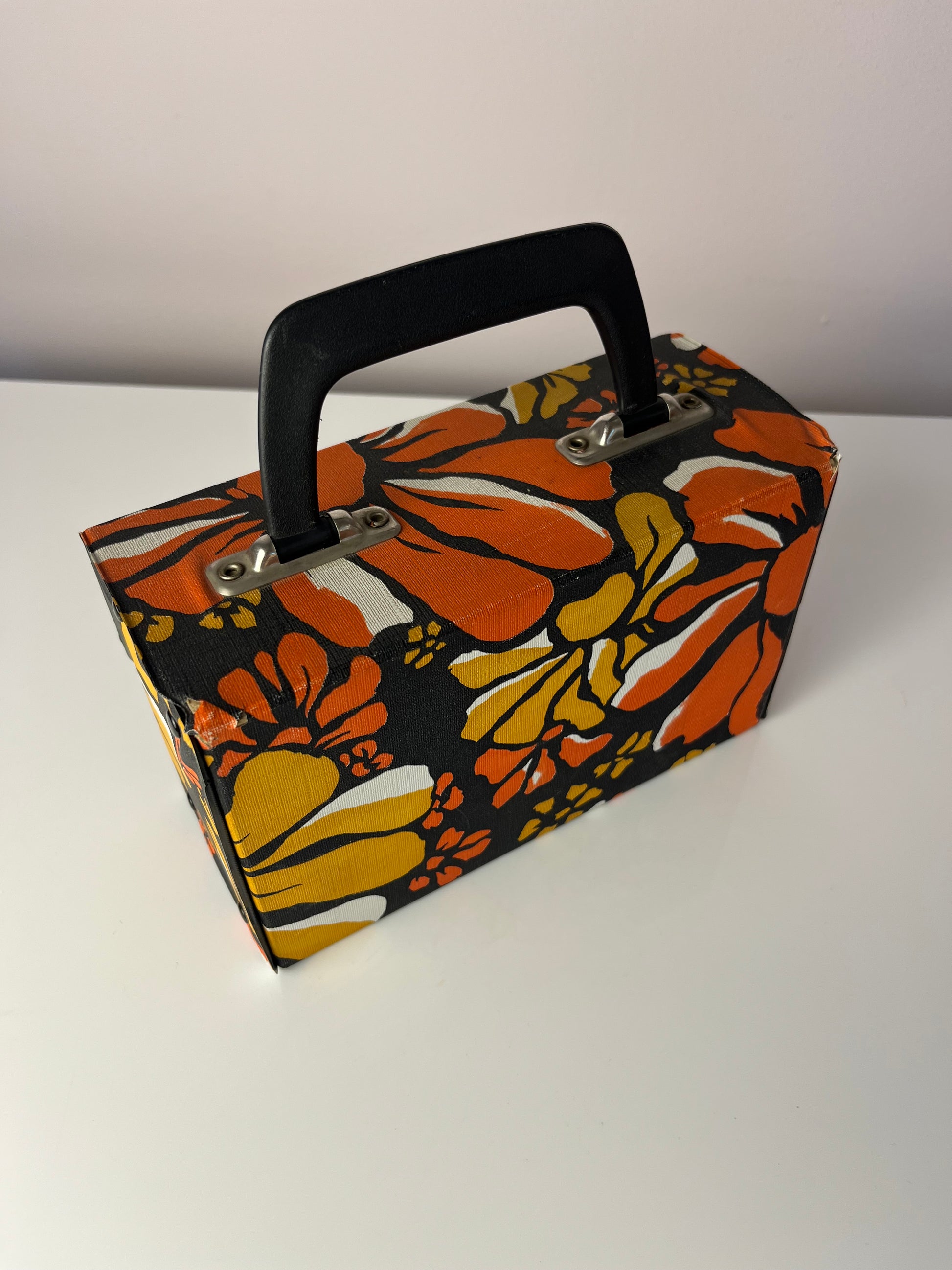 Aufbewahrungsbox für Kassetten orange braun gelb