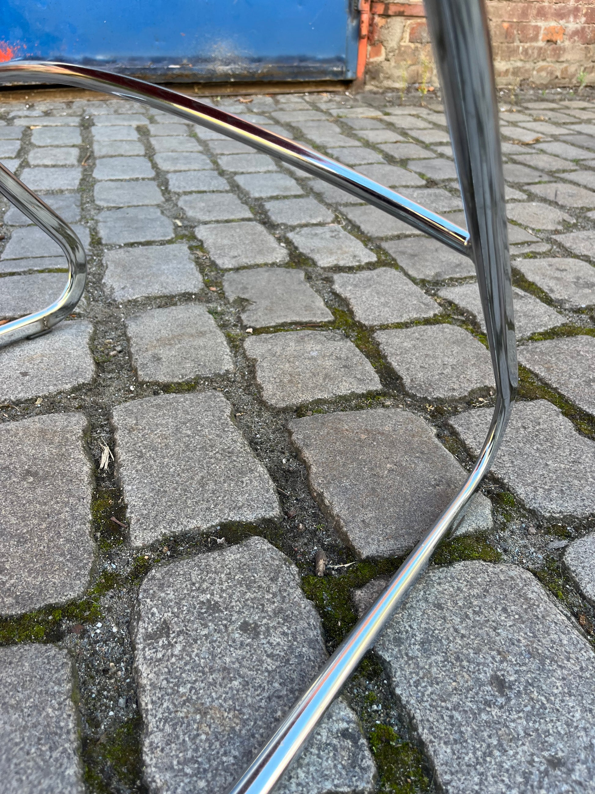 Freischwinger Chrom mit Samtkissen von Gastone Rinaldi