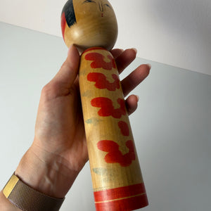 Japanische Kokeshi Holzfigur handbemalt