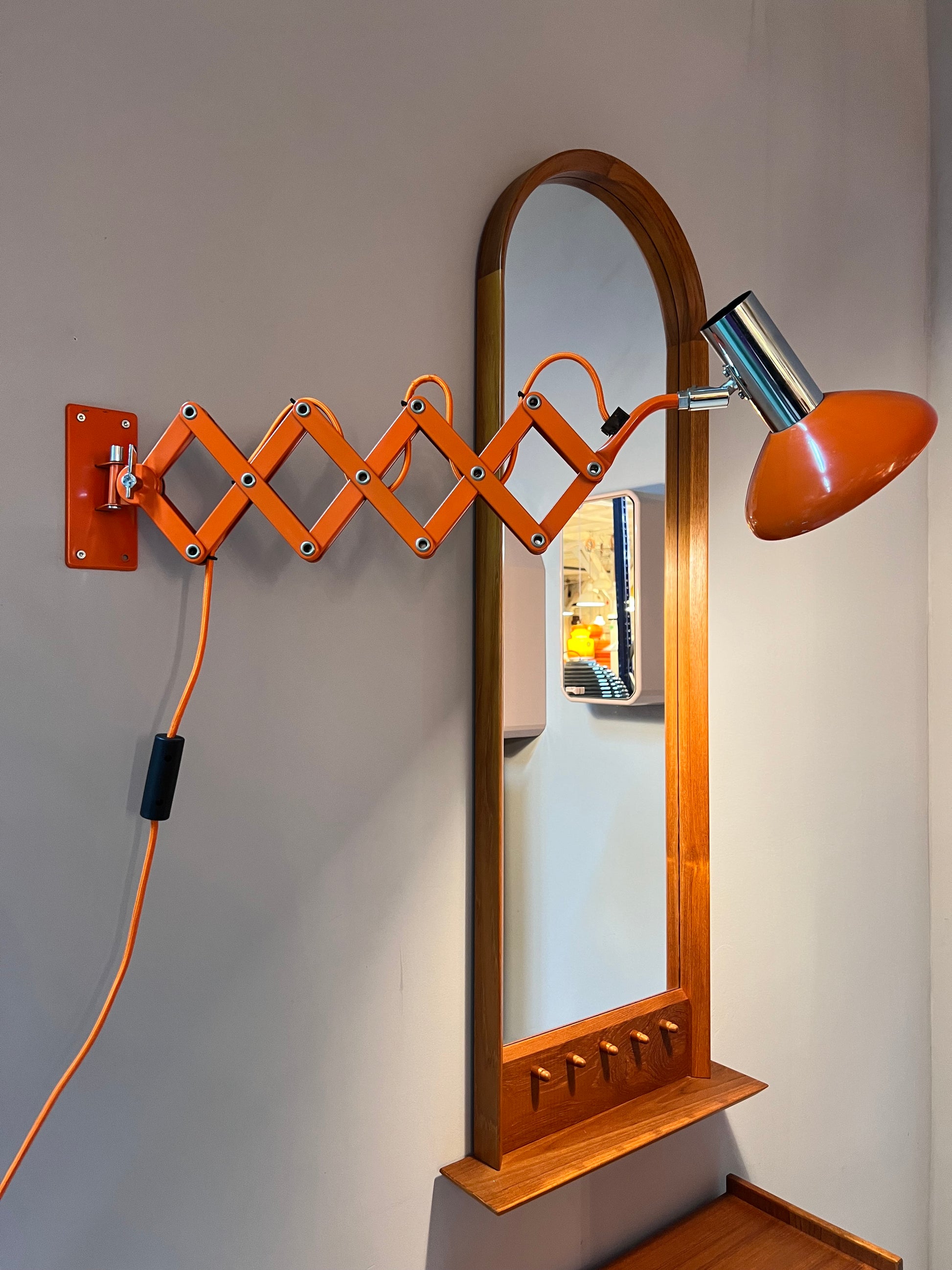 Wandlampe orange von Hustadt Scherenlampe