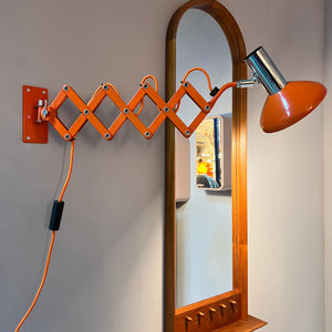 Wandlampe orange von Hustadt Scherenlampe