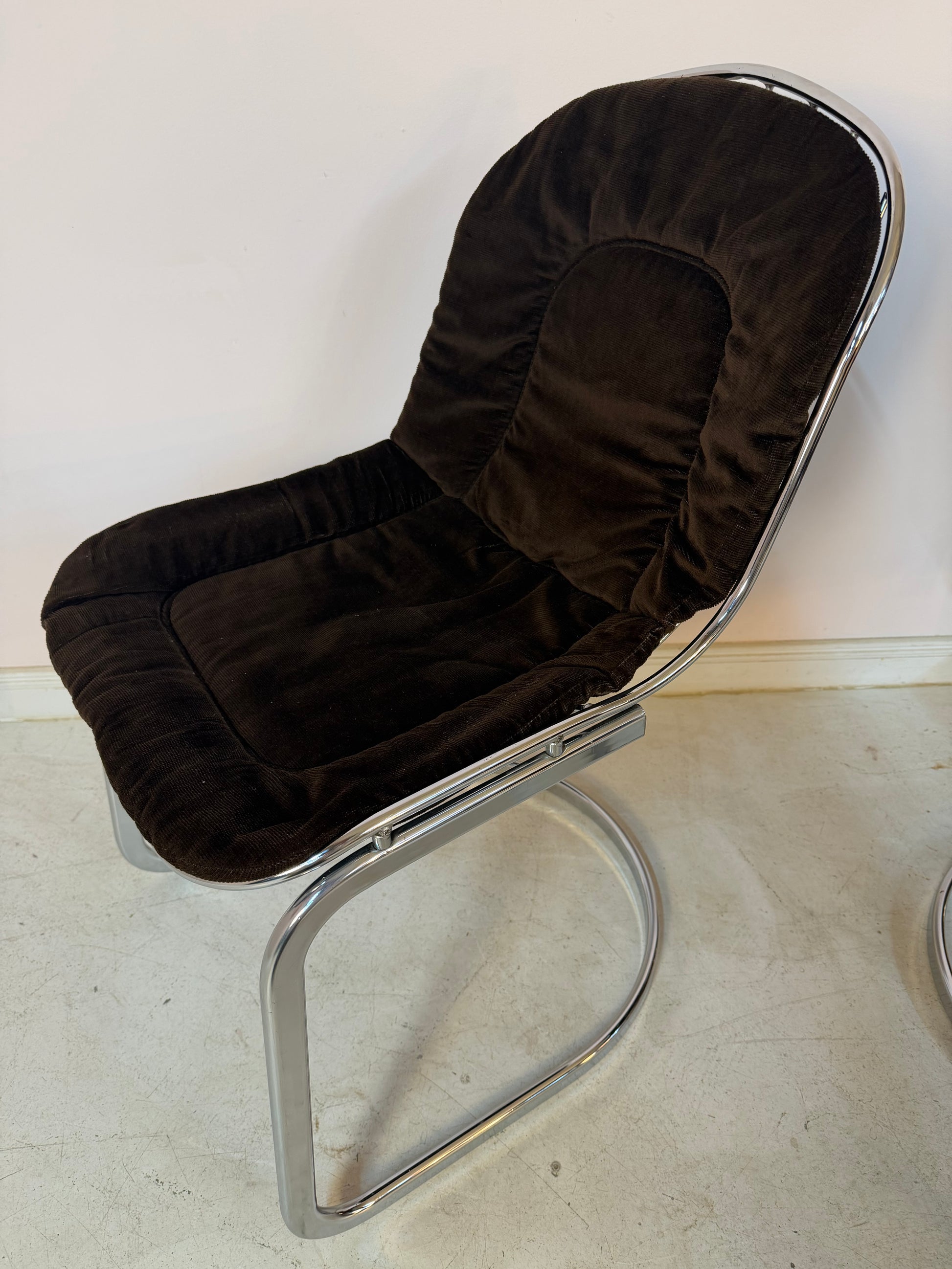 Freischwinger Chrom mit braunem Polster von Gastone Rinaldi