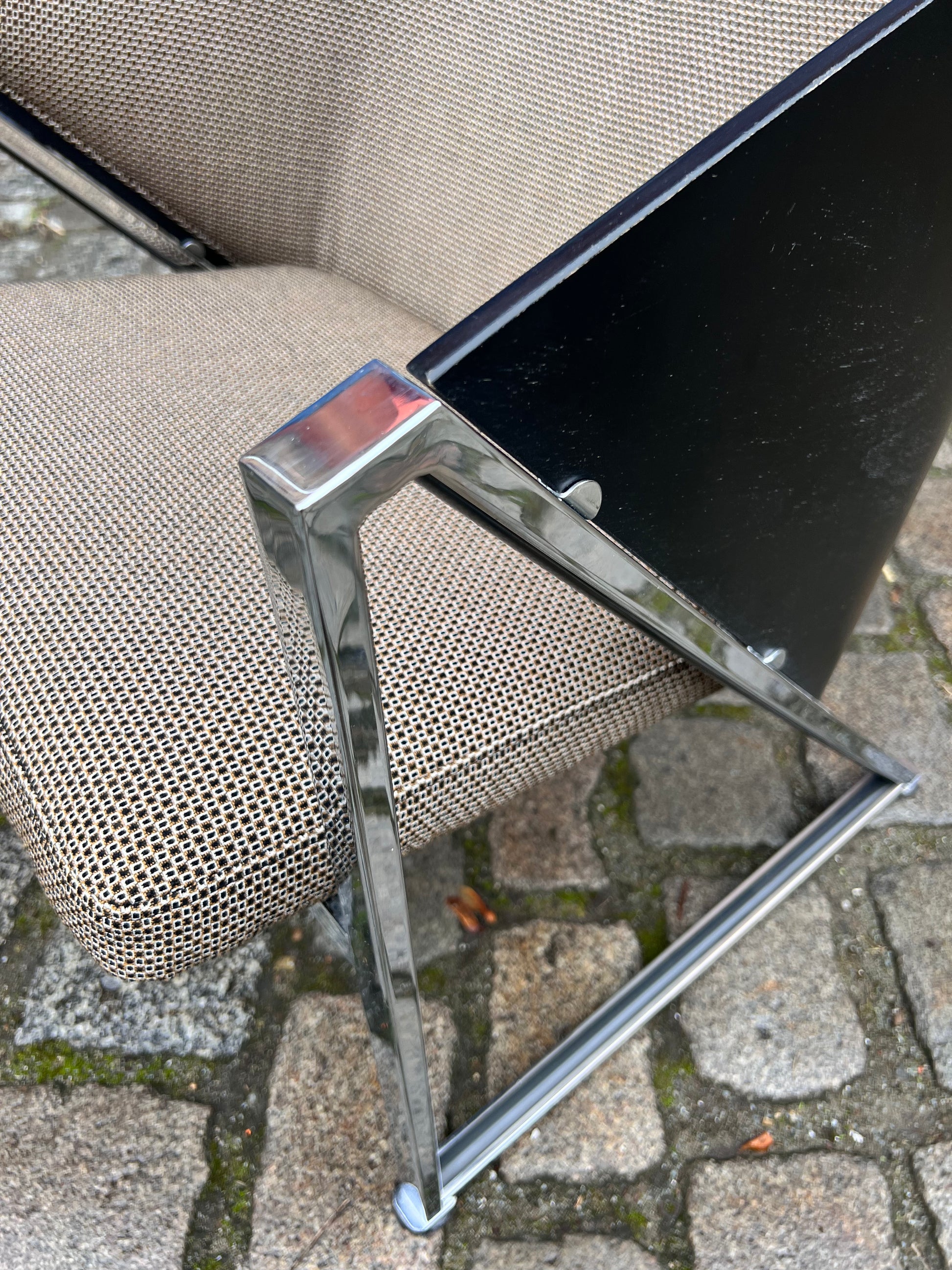 Sessel Mondi grau schwarz Chrom von Jouko Järvisalo für Inno Interior Oy - neu gepolstert