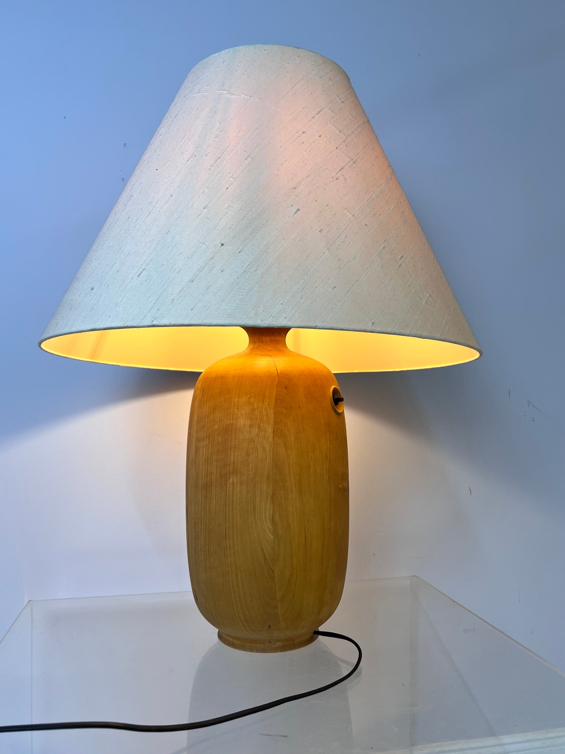 Tischlampe creme Massivholz von Dyrlund