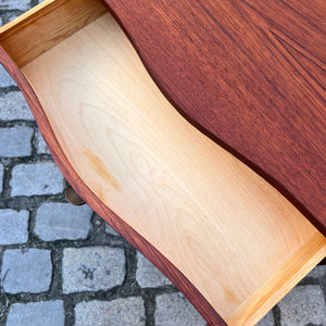 Geschwungene Kommode Teak aus Dänemark