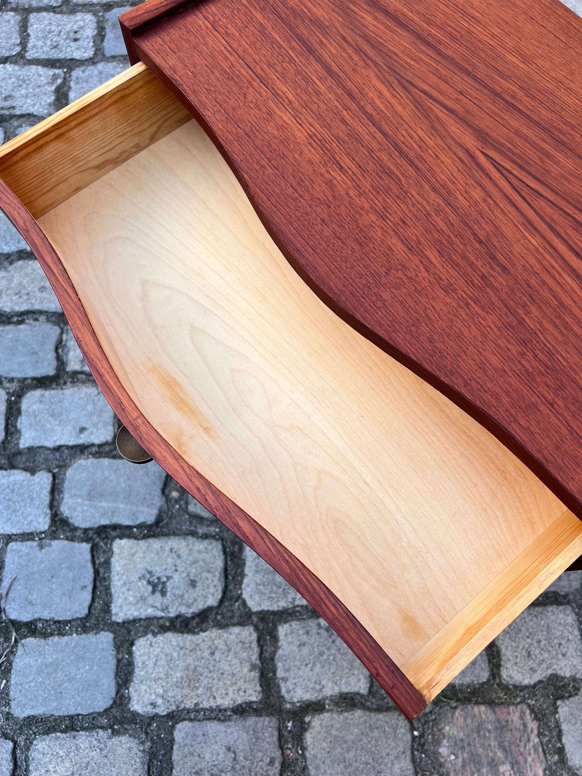 Geschwungene Kommode Teak aus Dänemark