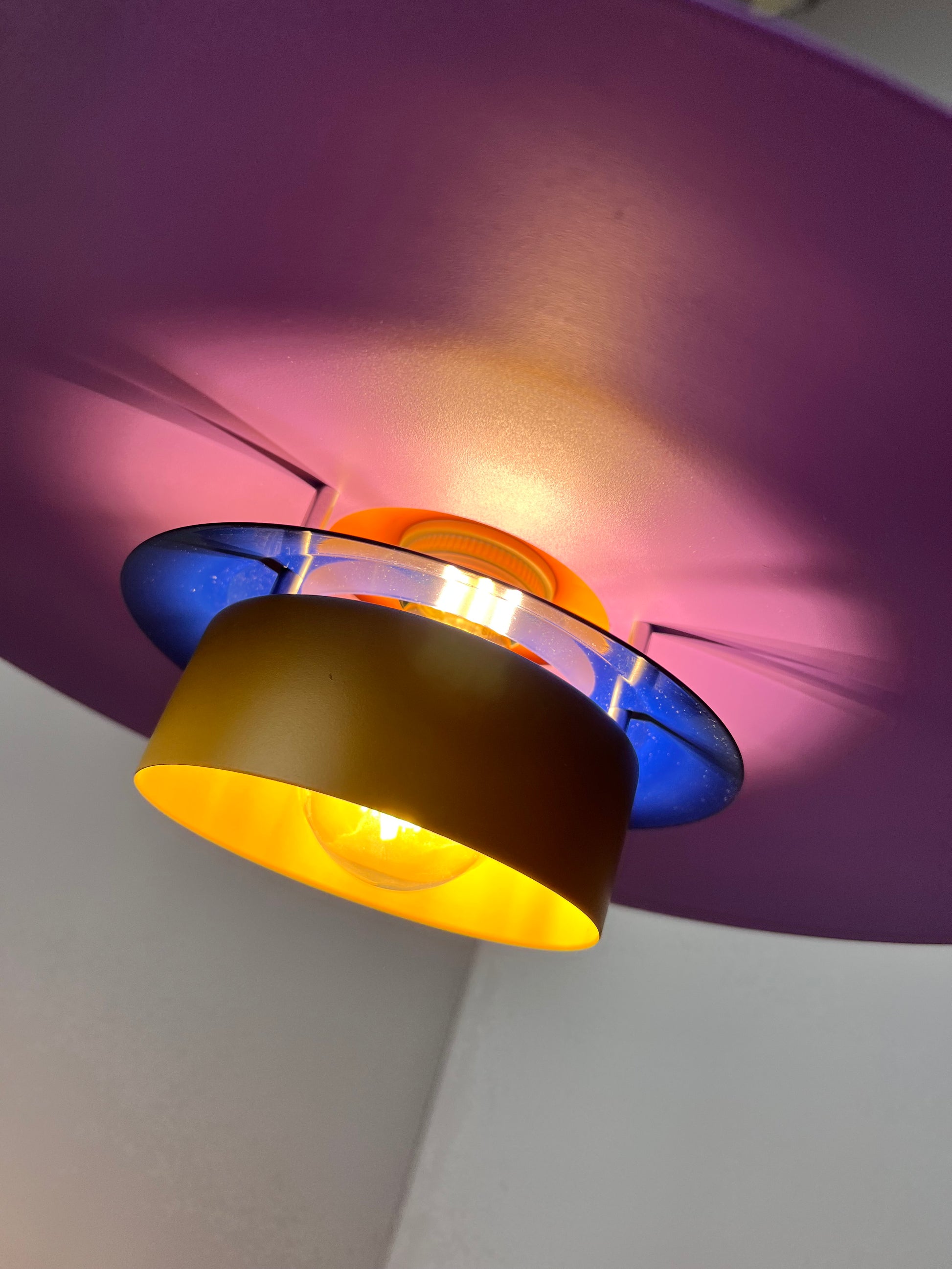 Lamellenlampe neu lackiert lila ocker