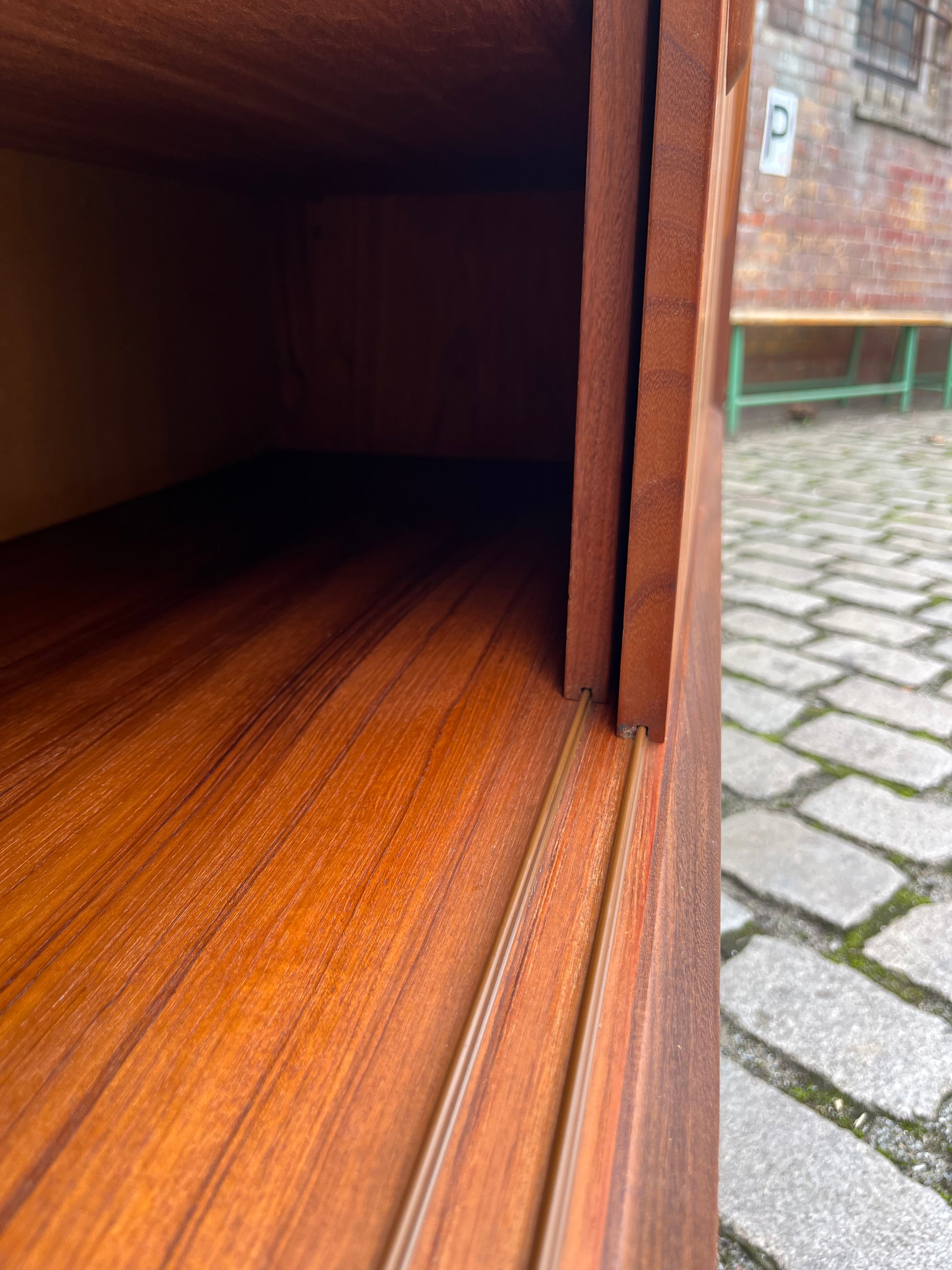 Highboard Teak mit schrägen Griffen aus Dänemark