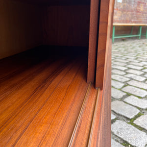 Highboard Teak mit schrägen Griffen aus Dänemark