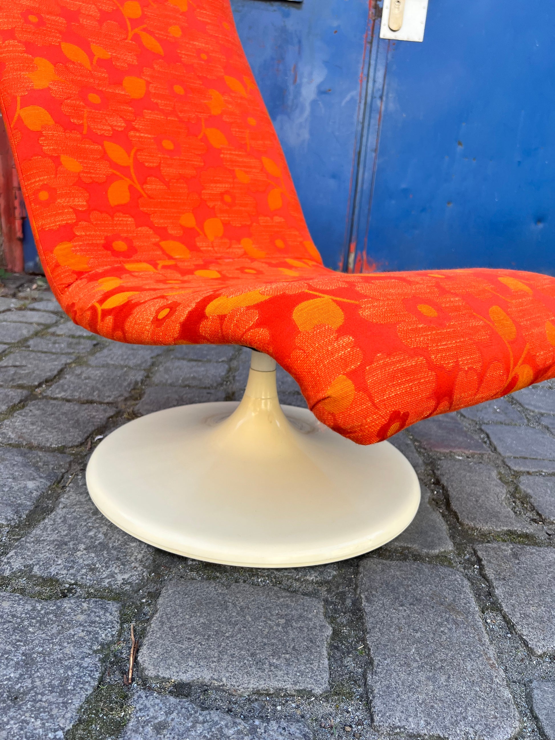 Sessel mit Tulpenfuß orange creme 70er