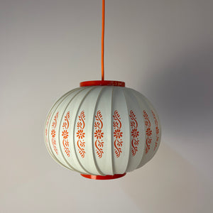 Hängelampe mit roten Blumendetails von Lars Schiøler
