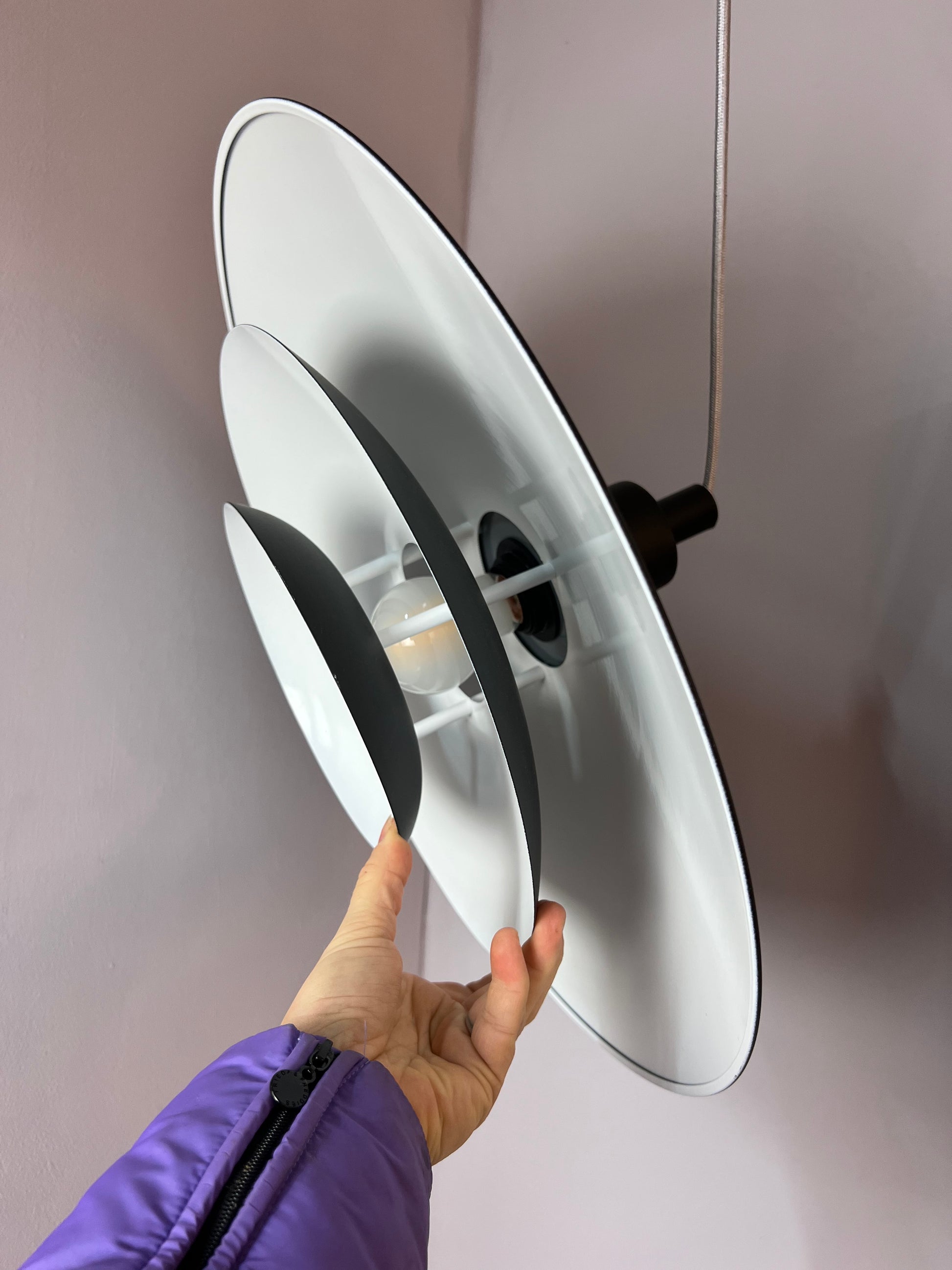 Lamellenlampe schwarz weiß aus Dänemark