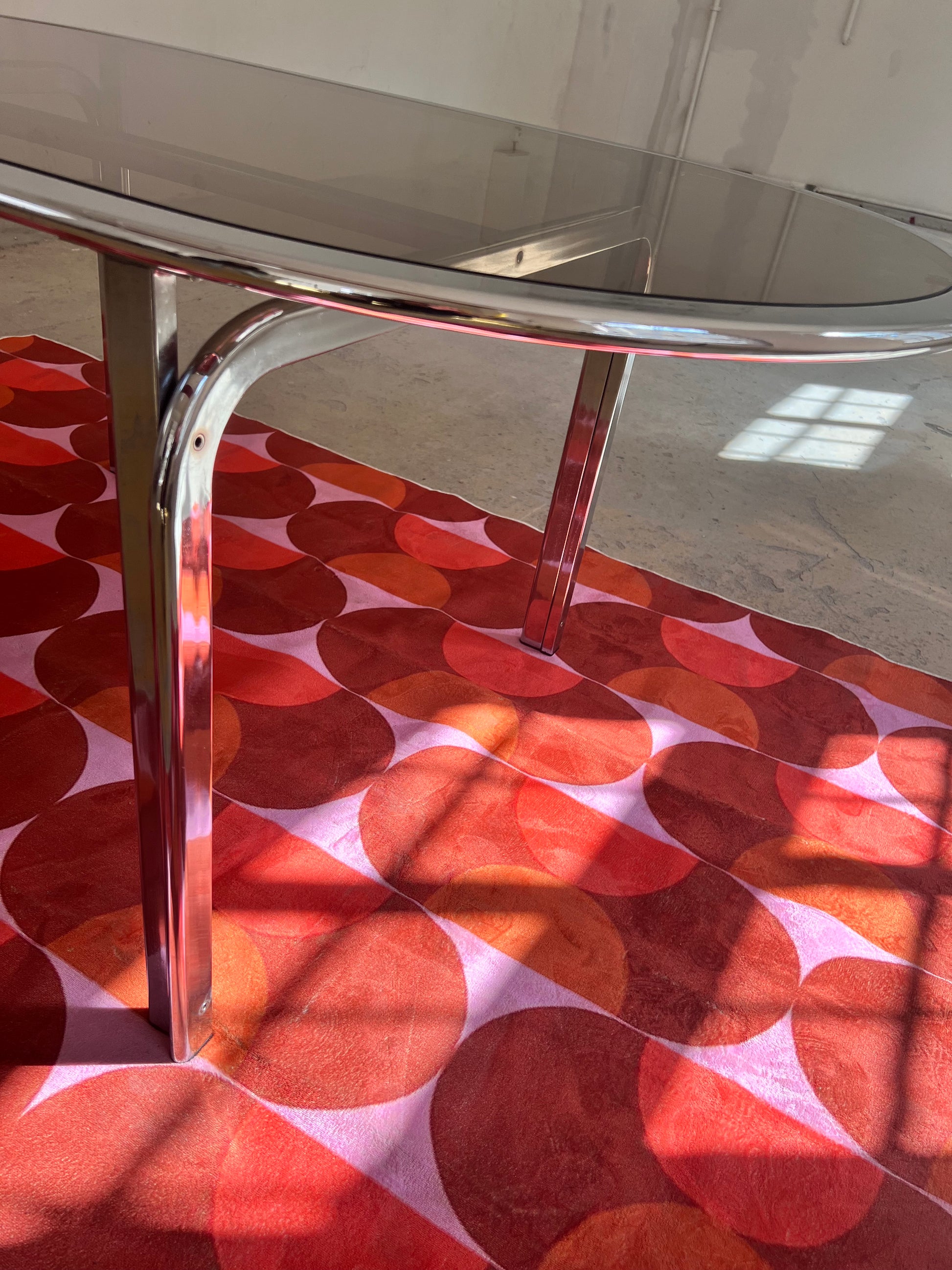 Ovaler Esstisch Rauchglas Chrom