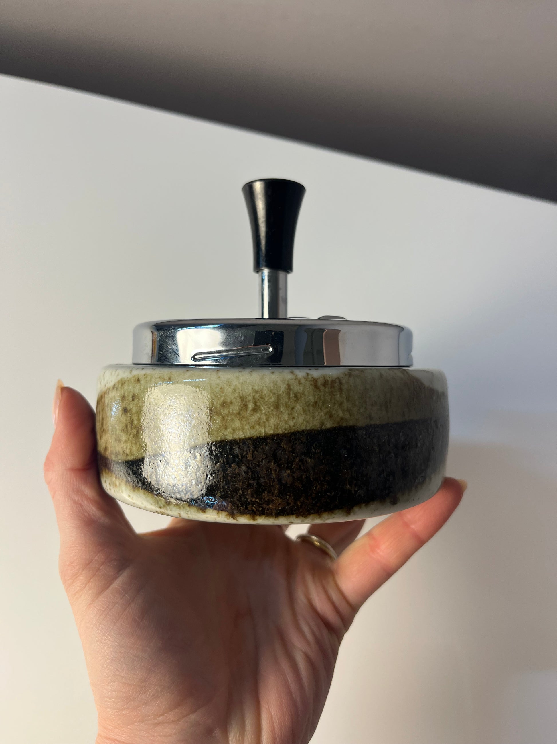 Druckaschenbecher grau braun Keramik von Erhard & Söhne