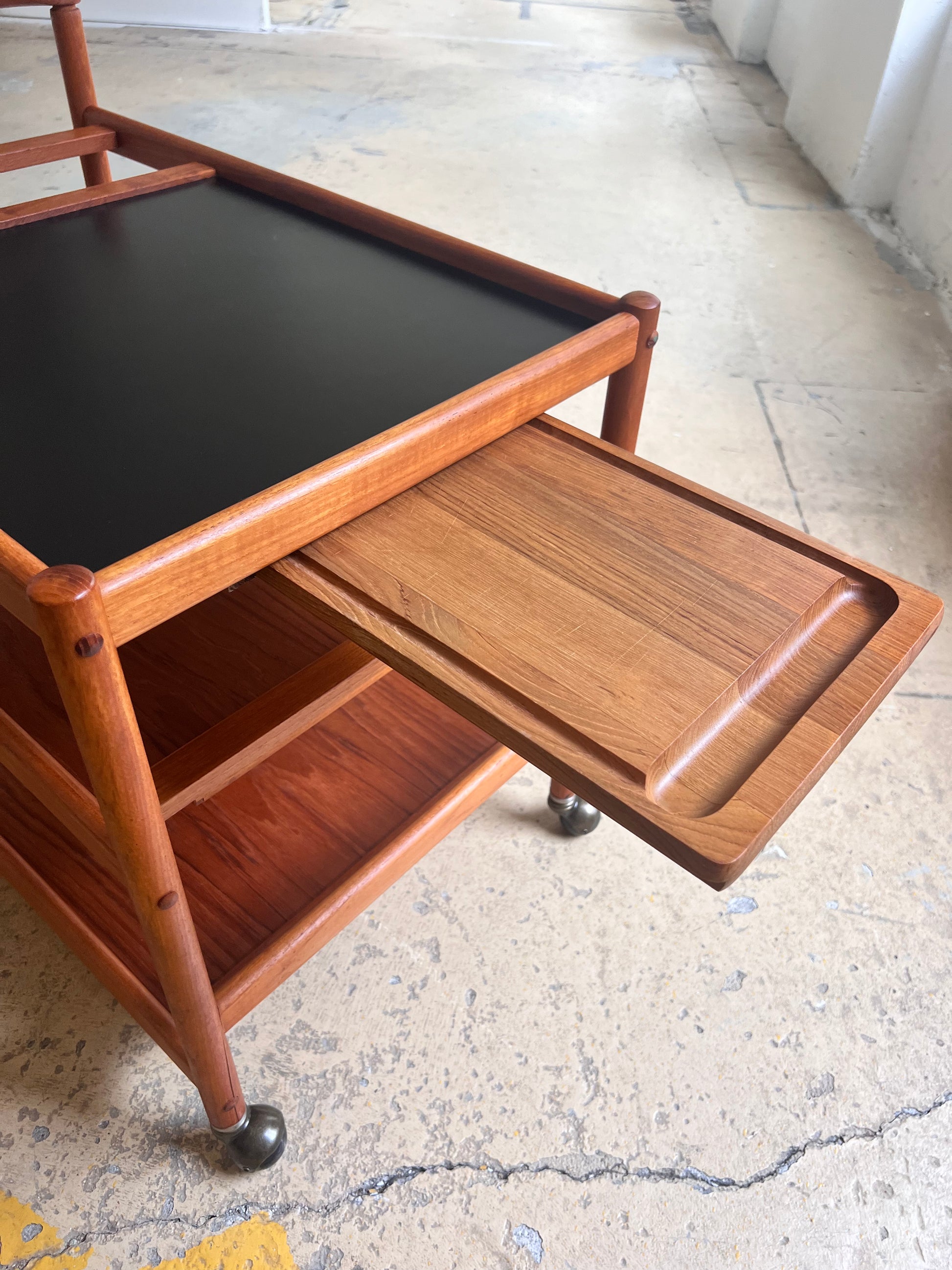 Barwagen Teak von Nissen Dänemark