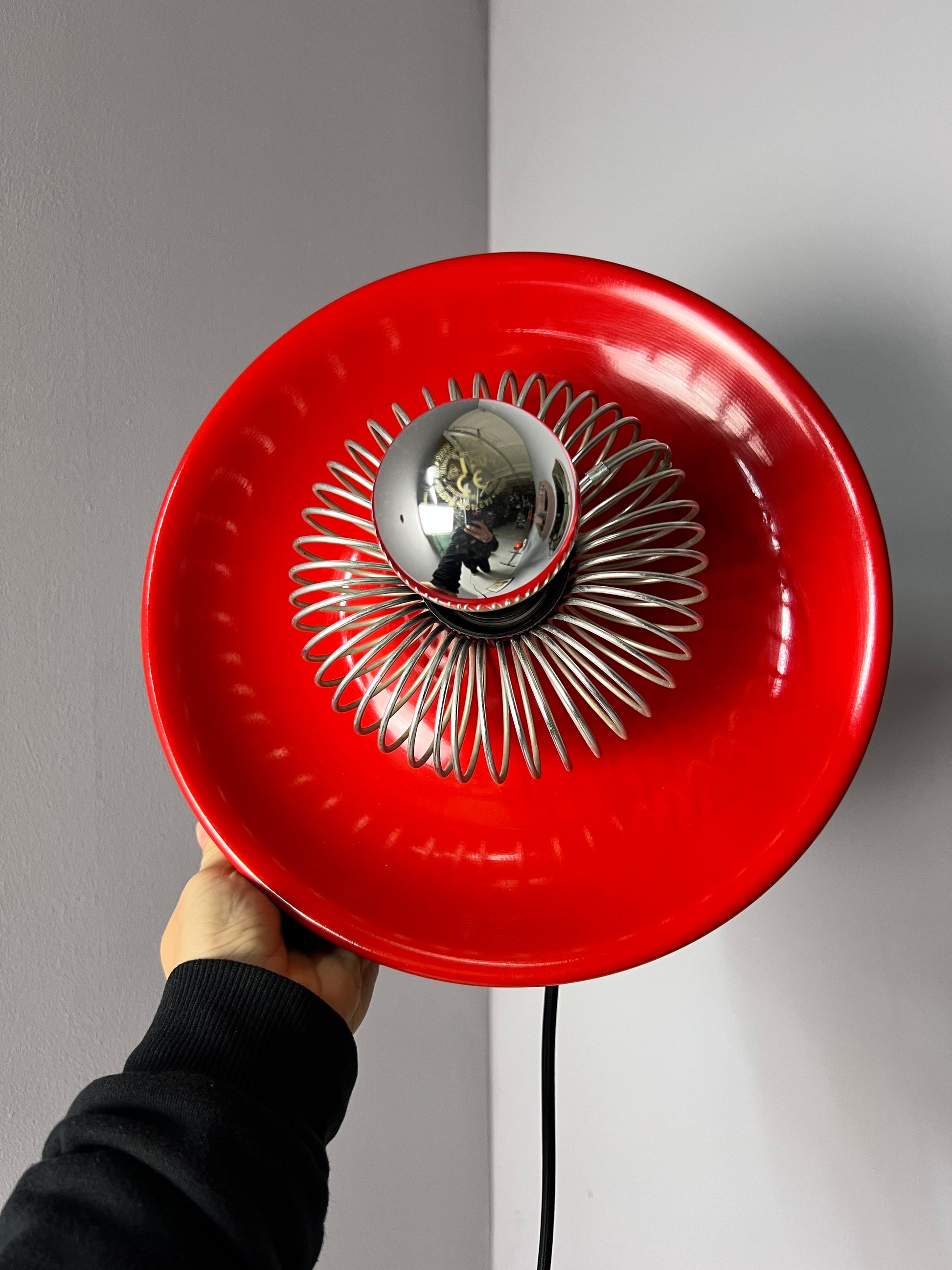Decken-oder Wandlampe rot mit Sprirale von Elektromfem ISZ
