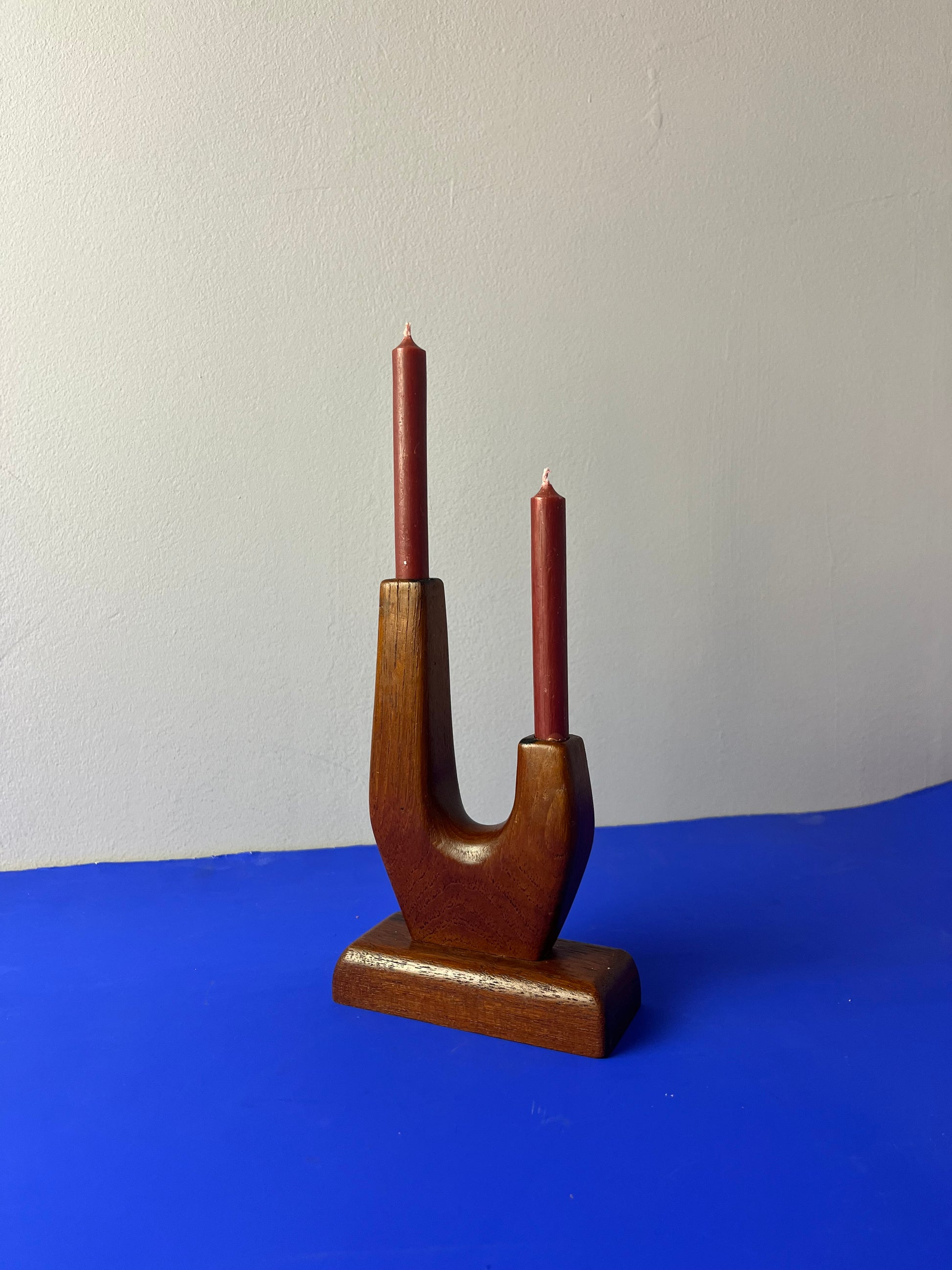 Zweiarmiger Kerzenständer Teak