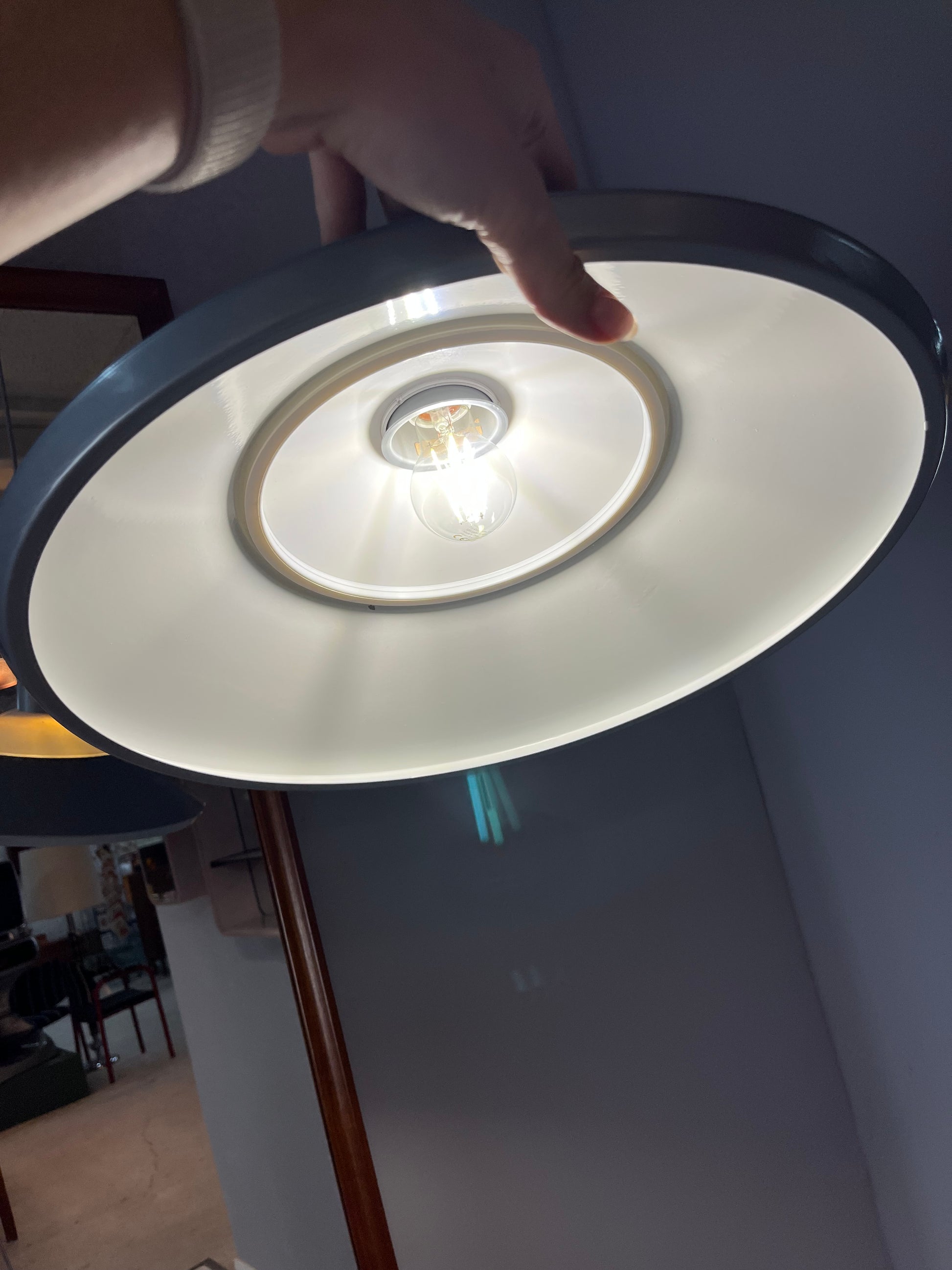 Hängelampe Modell 118564 grau weiß von Louis Poulsen