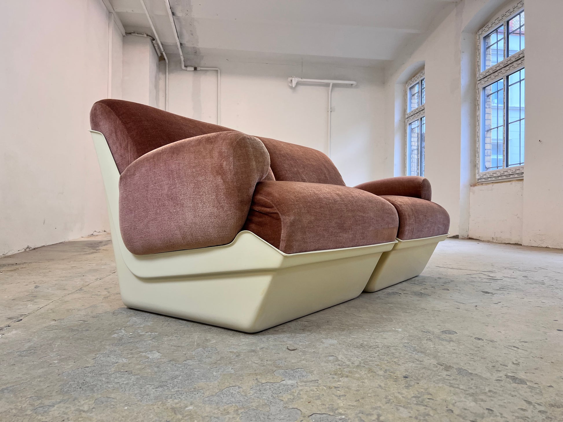 Modularer Schalensessel rosa Samt & Kunststoff