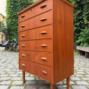 Kommode Teak mit Muschelgriffen & Schloss aus Dänemark