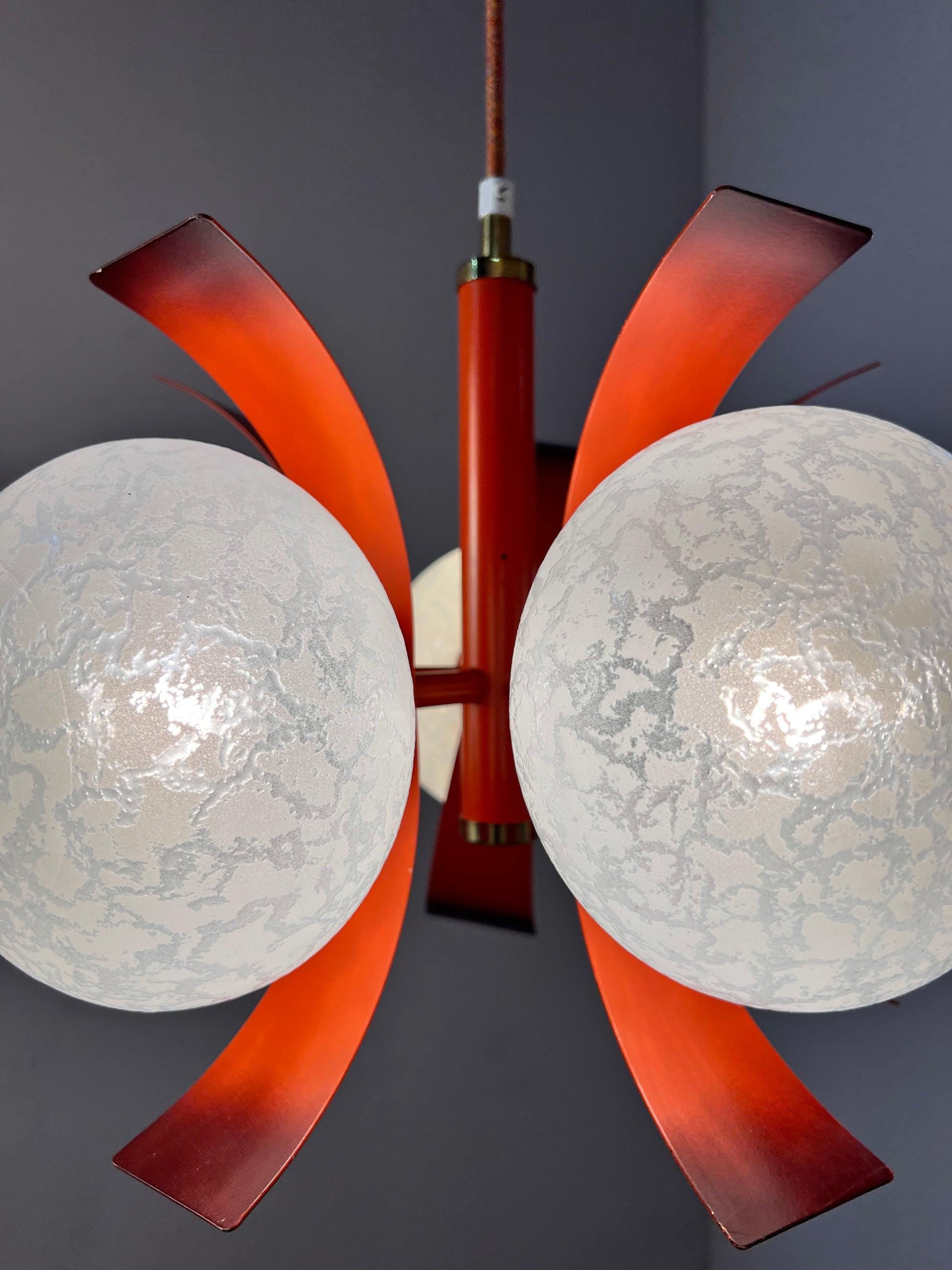 Kronleuchter weiß orange von Richard Essig