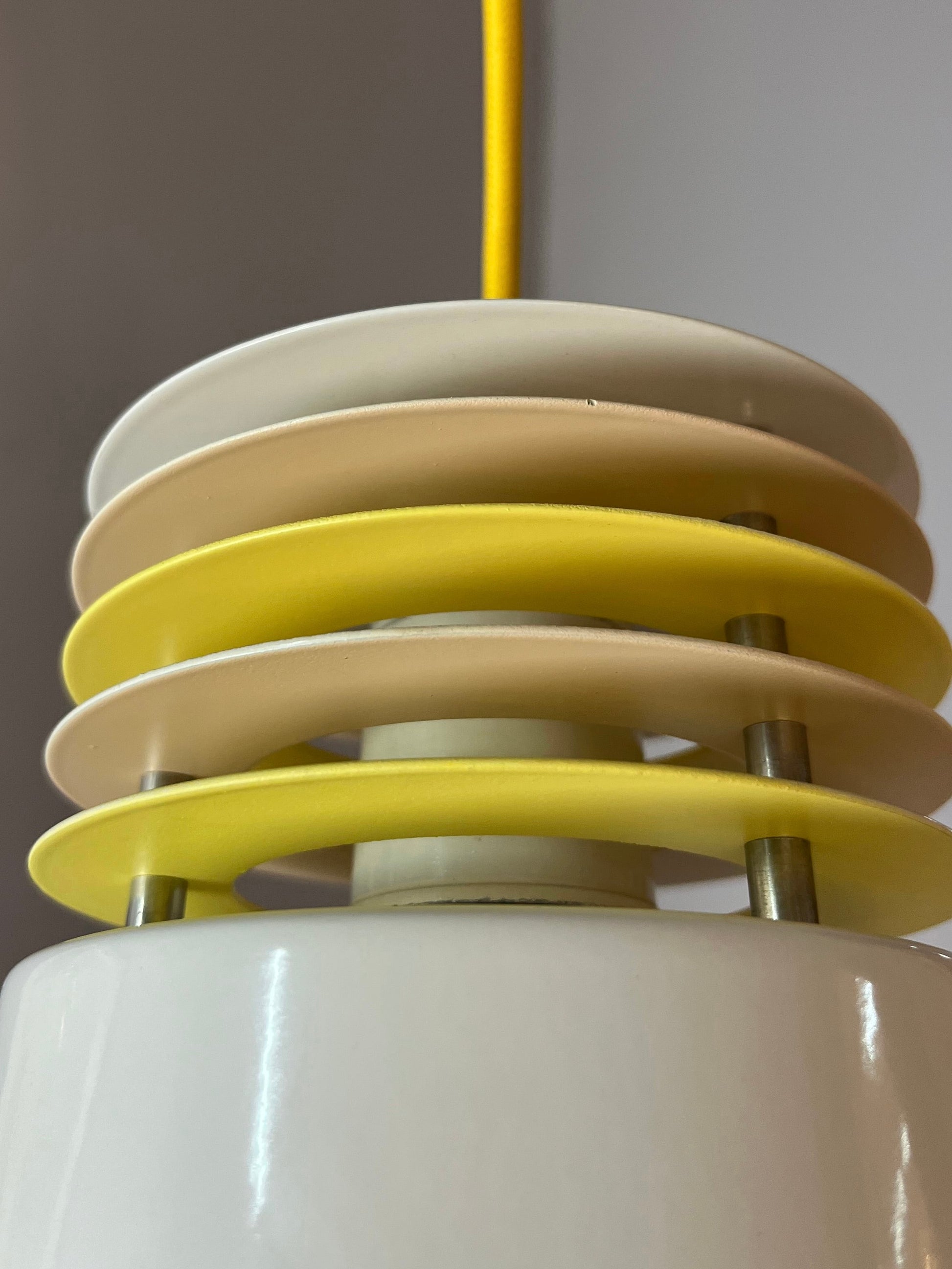 Hängelampe neu lackiert weiß gelb