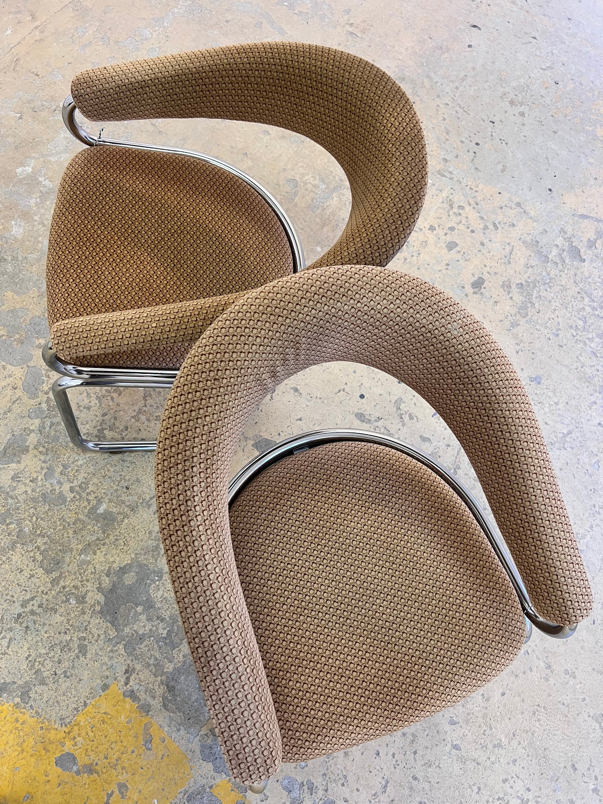 Freischwinger beige Chrom von Giotto Stoppino - mit kleinen Gebrauchsspuren