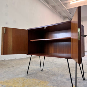 Kommode Teak auf Hairpinlegs aus Dänemark