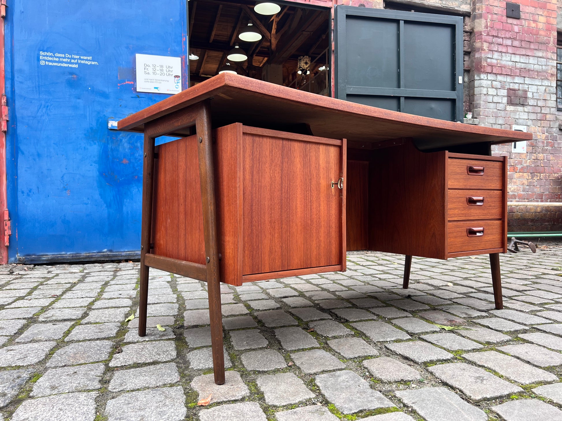 Freistehender Schreibtisch Teak von VKW Möbel