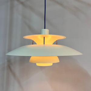 Lamellenlampe PH5 weiß blau von Poul Henningsen für Louis Poulsen