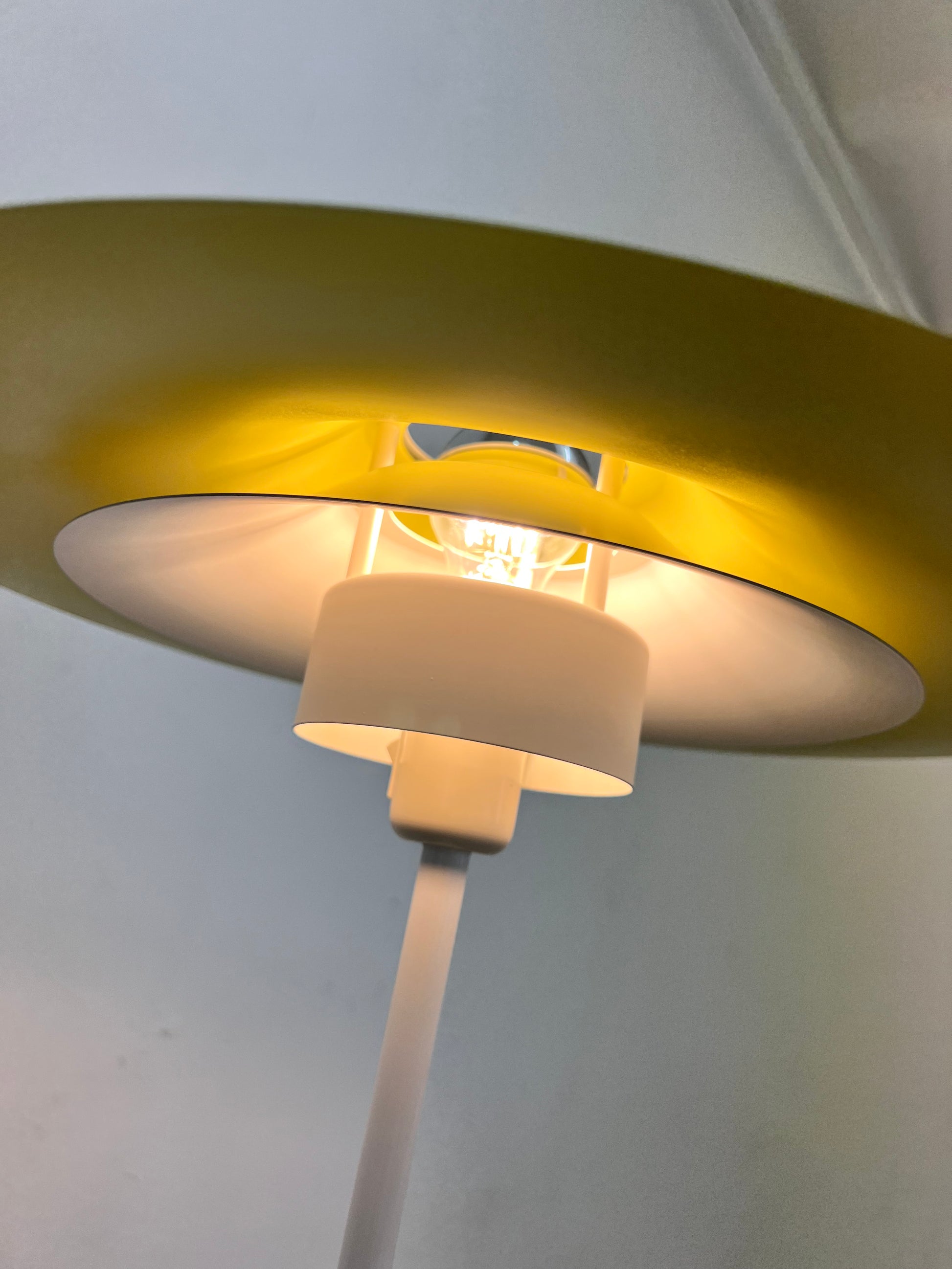Stehlampe Typ 854 neu lackiert von Horn