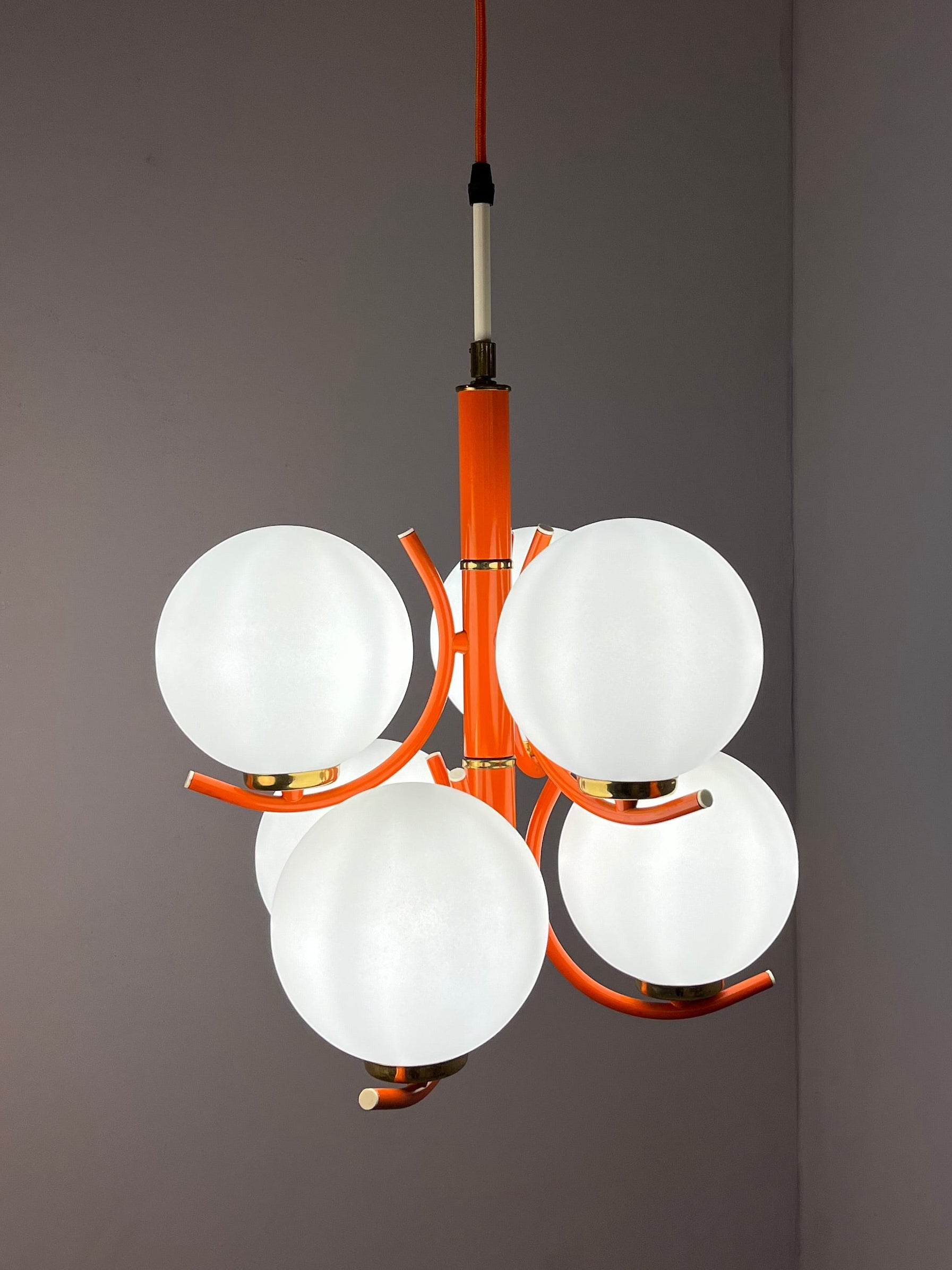 Kronleuchter weiß orange von Richard Essig