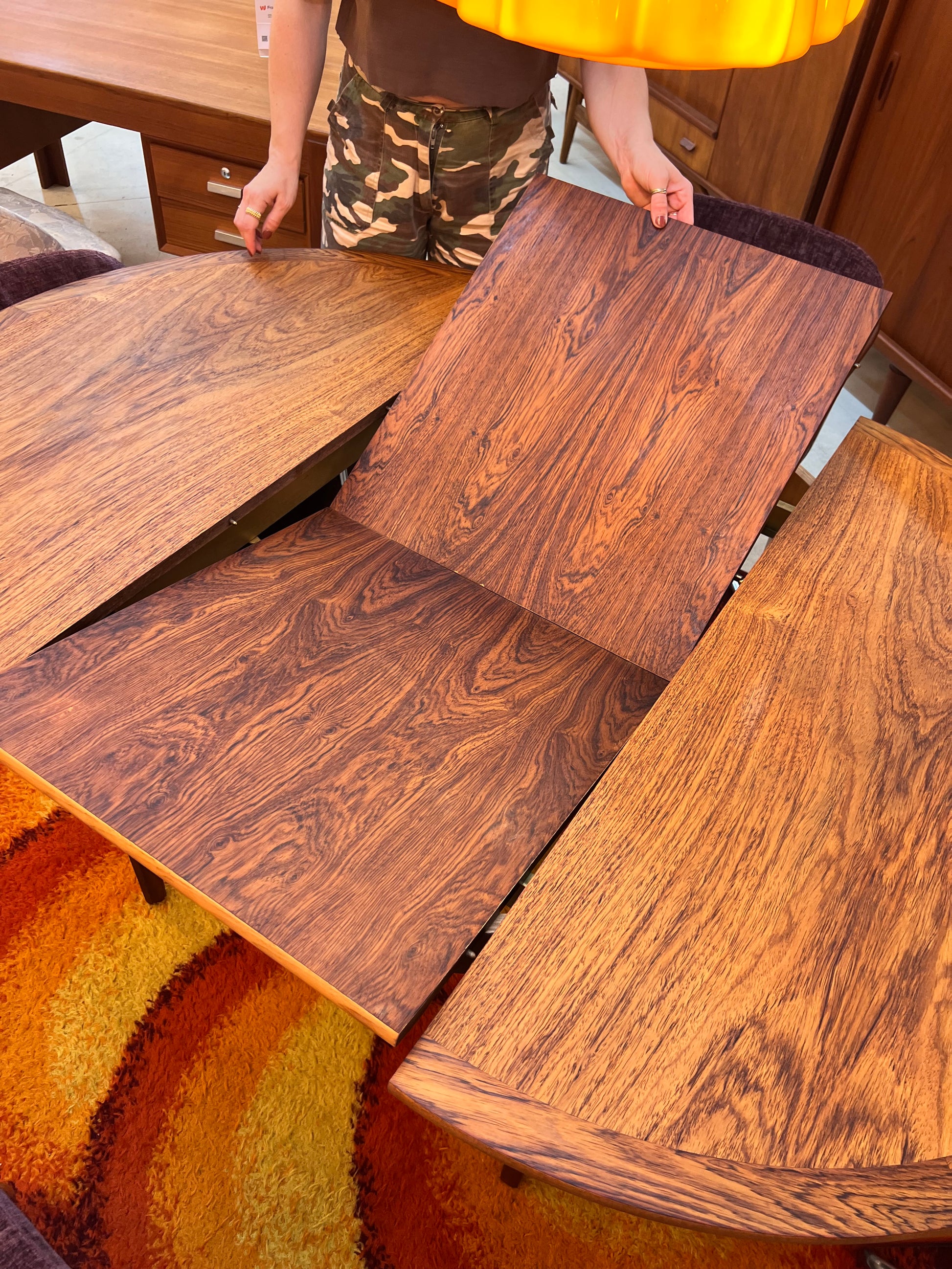 Runder Esstisch Teak mit Butterfly Auszug