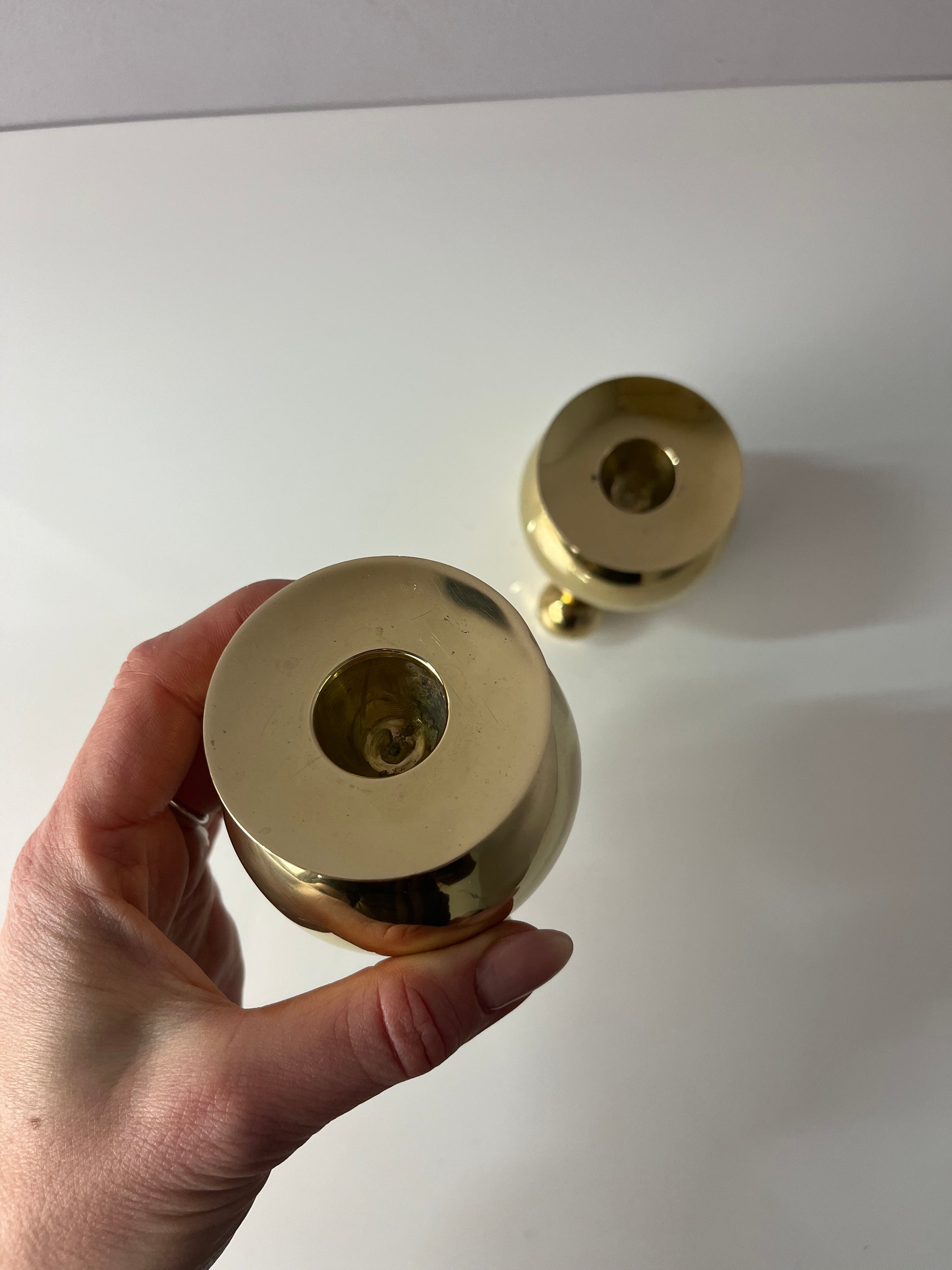 Set: 2x Kugel Kerzenständer Messing von Gusums Bruk