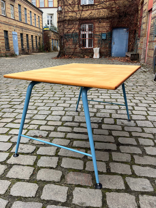 Esstisch Werktisch mit hellblauem Gestell