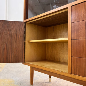 Vitrinenschrank Nussbaum von Deutsche Werkstätten Hellerau