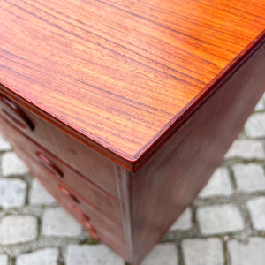Kommode Teak mit gerundeter Front aus Dänemark