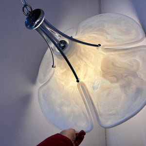 Hängelampe Blume weiß Chrom Kunststoff handgearbeitet von COSACK
