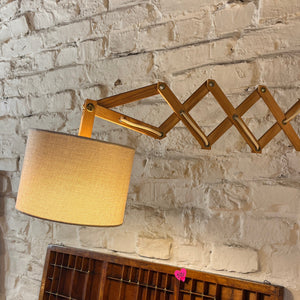 Scherenlampe beige Holz von Le Klint