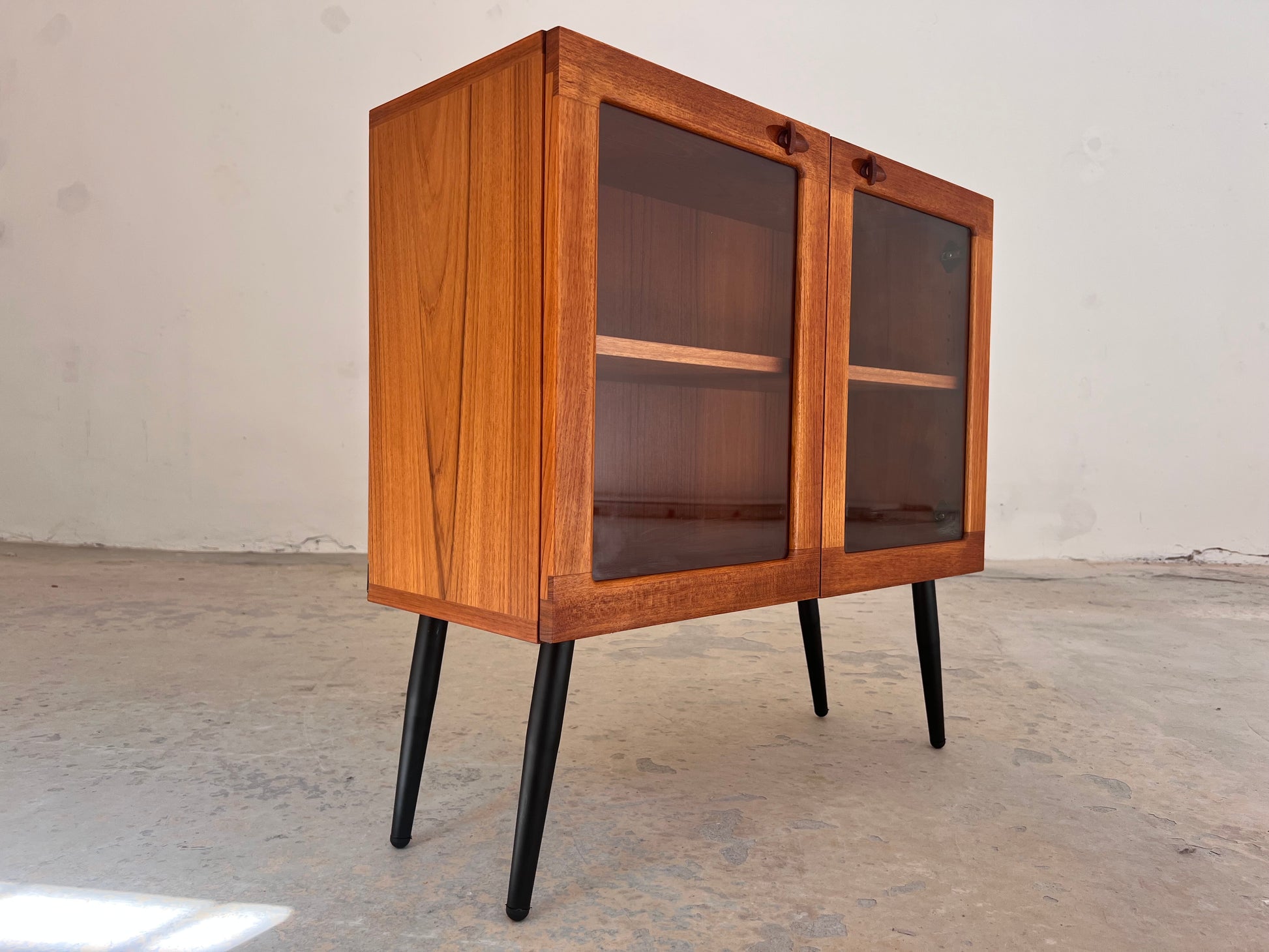 Kleine Vitrine Teak von H. W. Klein für Bramin