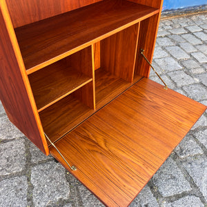 Regal Teak mit abschließbarem Fach