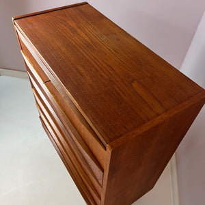 Kommode mit geraden Griffleisten Teak